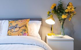 Lovely 3-Bedroom Flat With Free Parking