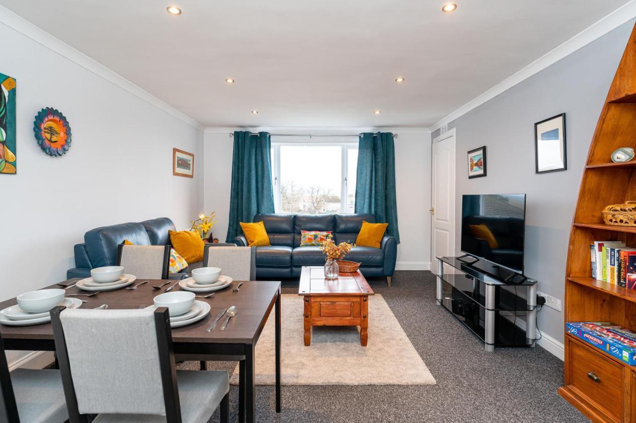 Lovely 3-Bedroom Flat With Free Parking Bridge of Allan Exterior photo