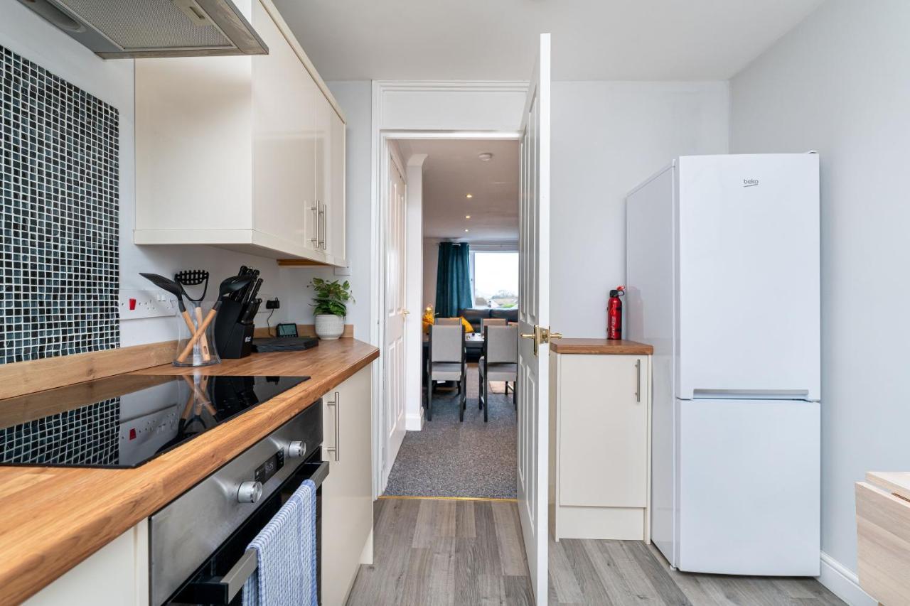 Lovely 3-Bedroom Flat With Free Parking Bridge of Allan Exterior photo